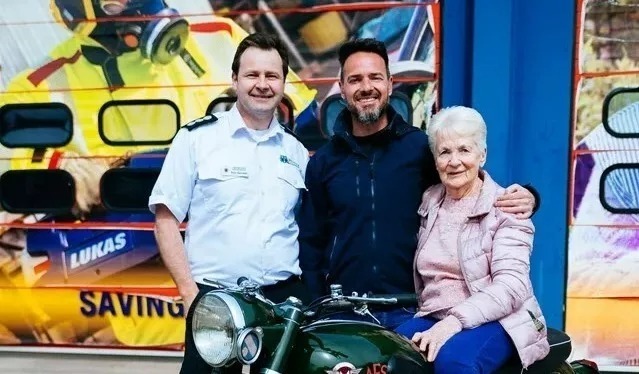 Vintage Cheshire Fire motorcycle gets a visitor from Cornwall